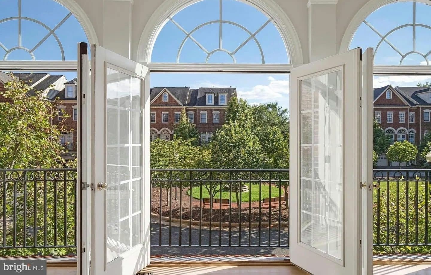 Cameron Station interior living room with hardwood floors and crown moulding