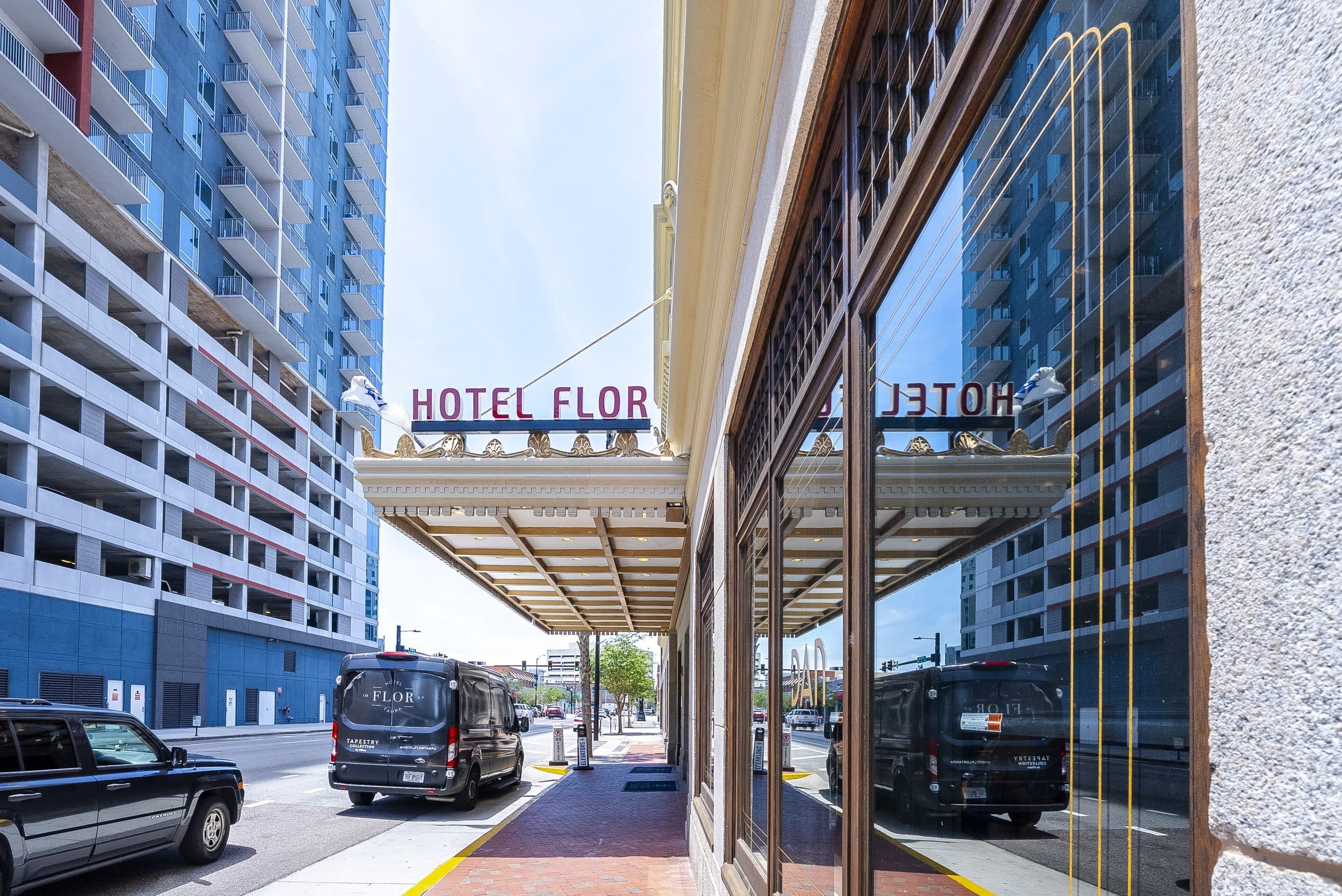 Hotel Flor street exterior